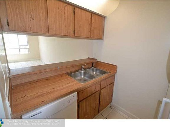 4th image of 10086 Twin Lakes Dr #5-K