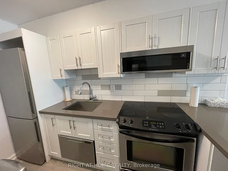 111 Elizabeth St #602 — Photo 16