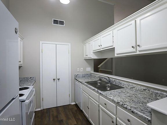 5th image of 2387 Traflagar Road Dr