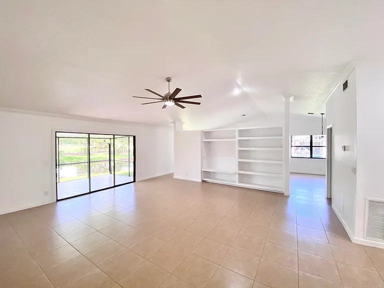 212 Trace Ct — Photo 3