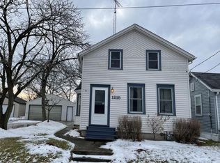 1215 Division St, Manitowoc, WI 54220