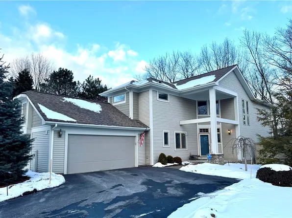 8 Bristol View Dr, Fairport, NY 14450