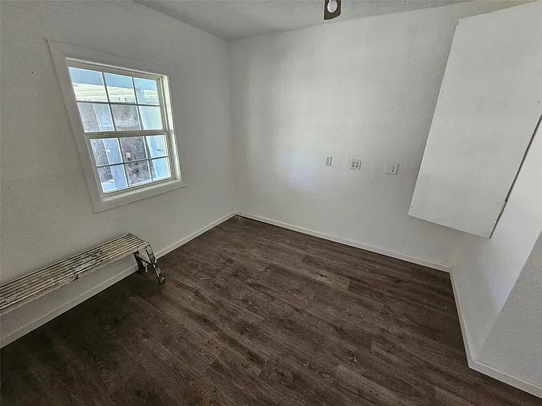 6015 Beekman Rd — Photo 5