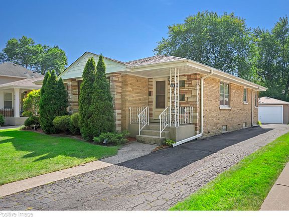 3rd image of 618 N Brainard Ave