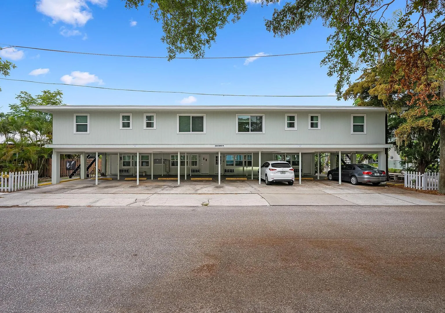 Beautifully Updated 1 Bedroom, 1 Bathroom First Floor Condo Located In The Highly Sought After Do... — Photo 3