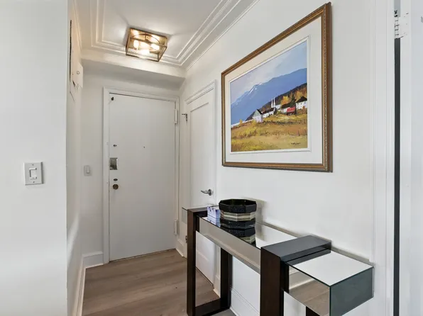 1725 York Avenue image 13 of 15