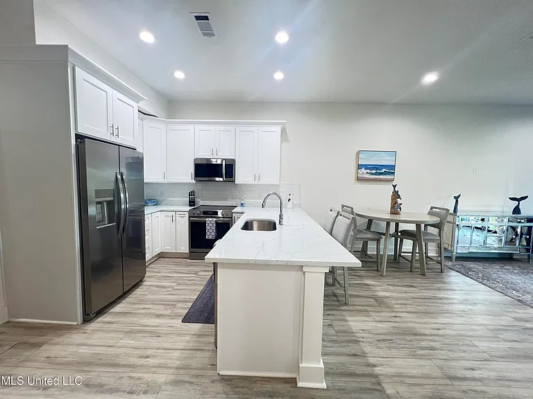 124 Court St — Photo 18