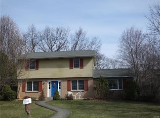 1324 Pin Oak Ln, Slatington, PA 18080