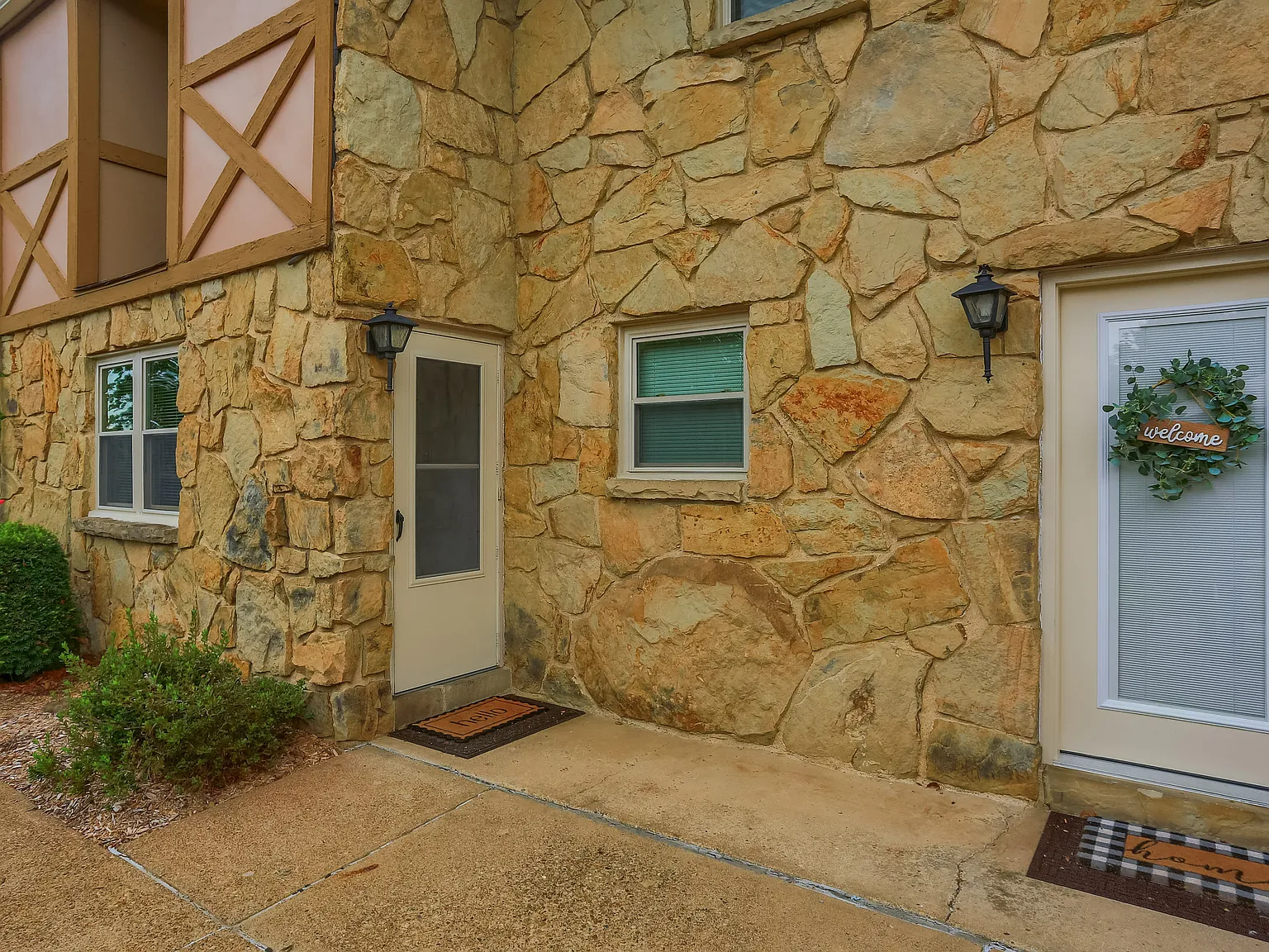 2 bed, 1.5 bath, 1020 sqft, $1,175 — Photo 2