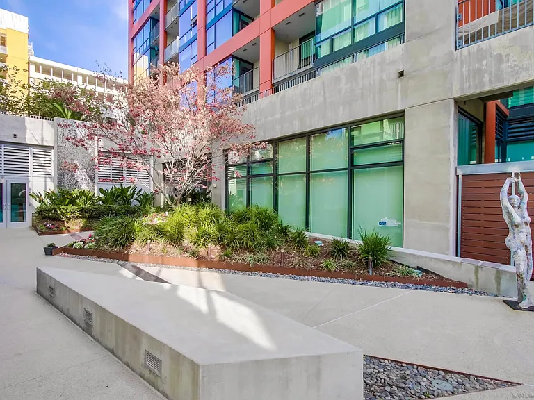 321 10th Ave #903 — Photo 34