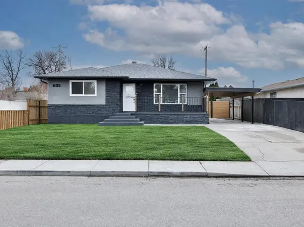 605 W 21st St N, Lethbridge, AB T1H 3R4