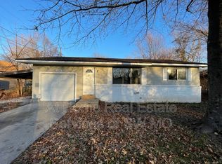 1742 N Oak Grove Ave, Springfield, MO 65803