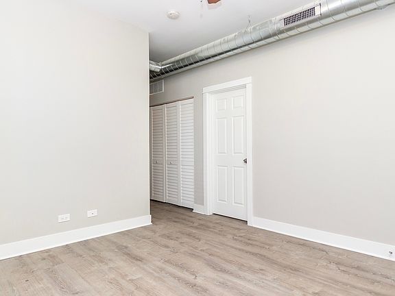 2nd image of 1923 W Schiller St APT 3M