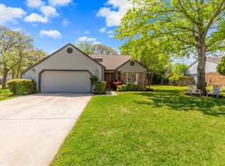 921 S Riverside Dr, Grapevine, TX 76051