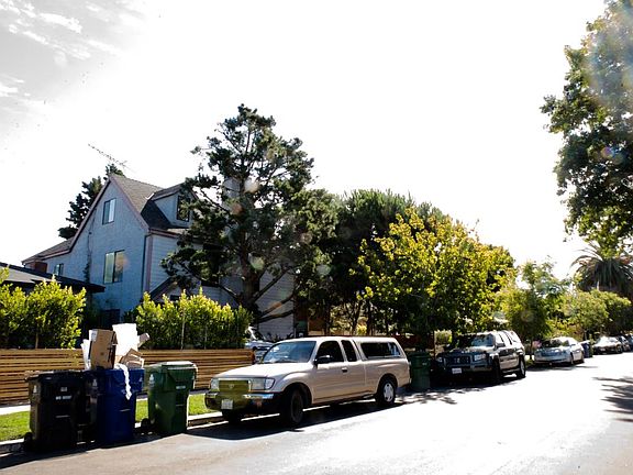 3rd image of 3449 Rosewood Ave