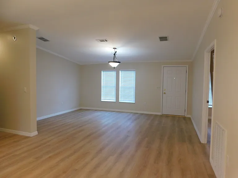 200 Columbia St — Photo 14