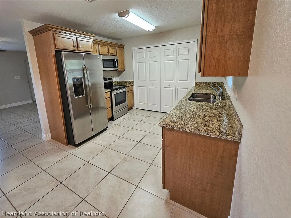 3 bed, 2.0 bath, 1107 sqft, $1,675 — Photo 4