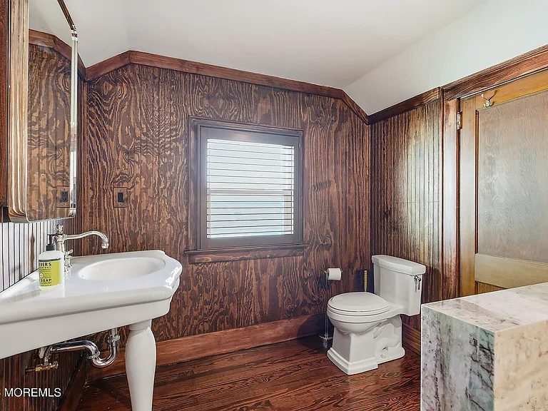 600 N Bayview Ave — Photo 14
