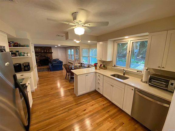 3rd image of 27 Buckingham Dr