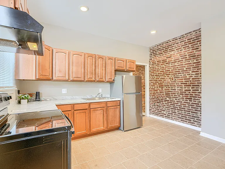 446 N Linwood Ave #1 — Photo 6