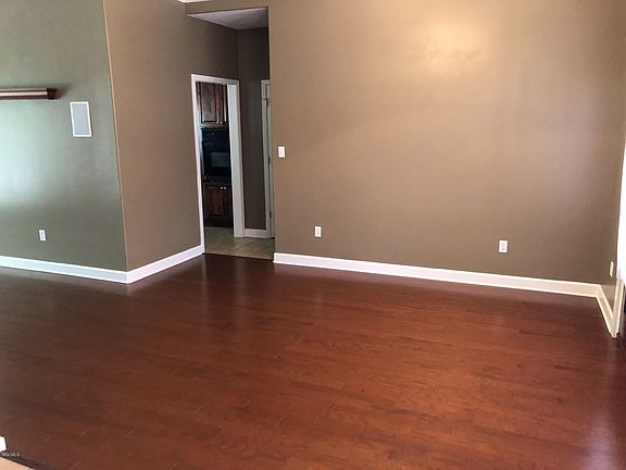 5th image of 14330 Carriage Cir