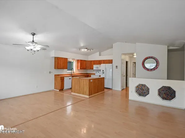 4241 Crannog St, Anchorage, AK 99502