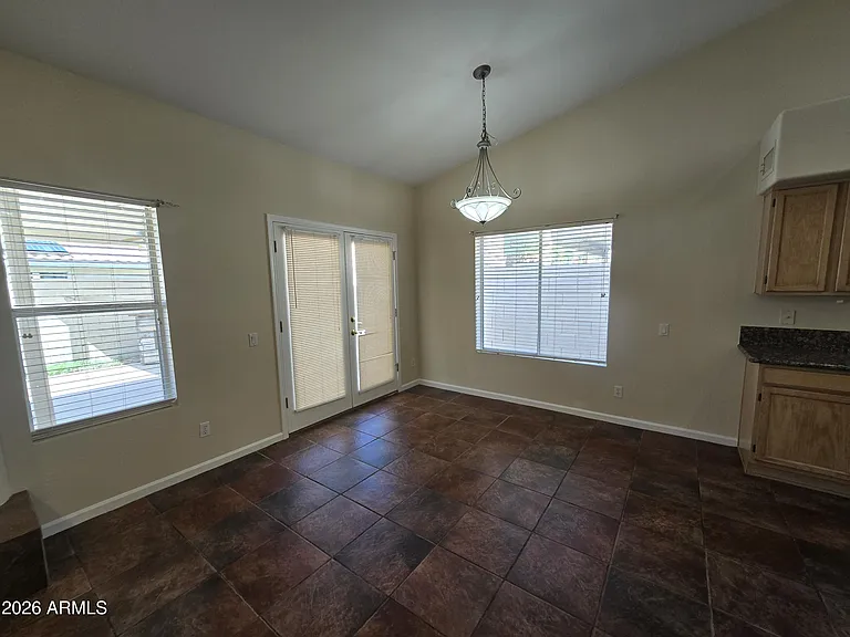 634 W Silver Creek Rd — Photo 10