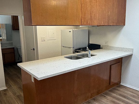 4th image of 1704 W 251st St #9