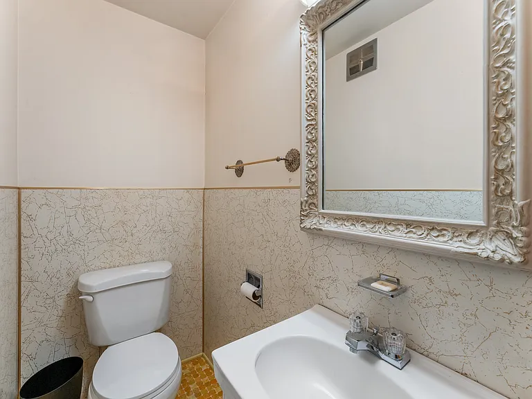 1900 G St — Photo 20