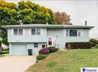 330 Glenmore Dr, Gretna, NE 68028