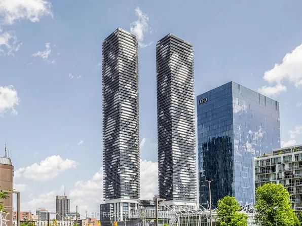 138 Downes St #Penthouse 203, Toronto, ON M5E 0E4