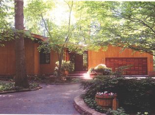 10180 Milstead Rd, Great Falls, VA 22066