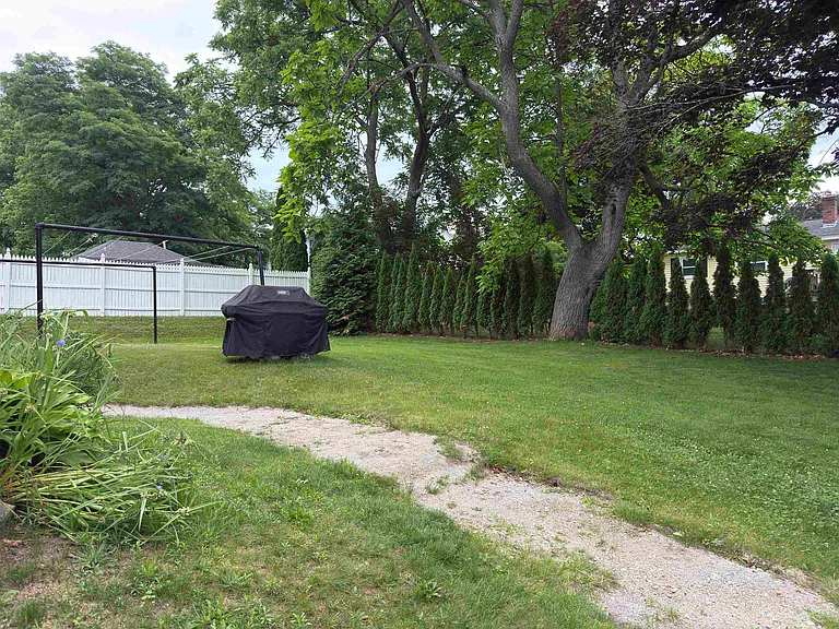 573 Spruce St — Photo 26