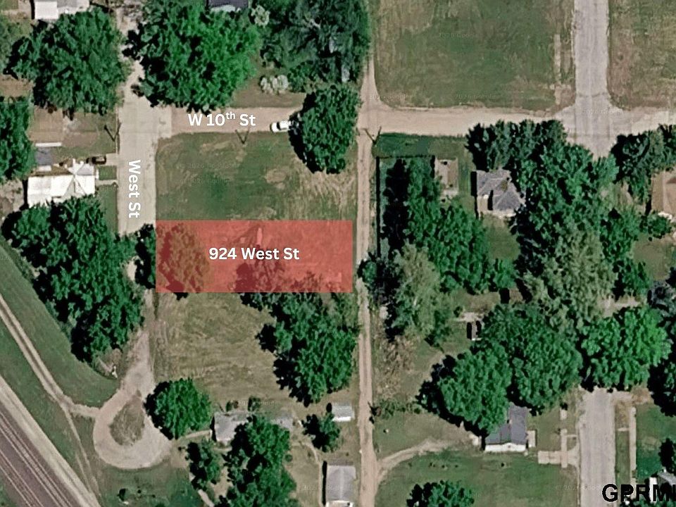 1st image of 924 West St