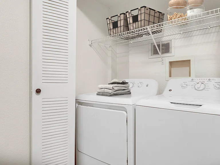 Rose Harbor Apartments — Photo 42