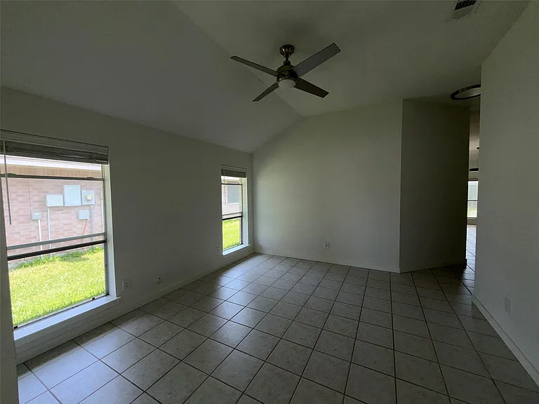2238 Pine Cone Dr — Photo 7