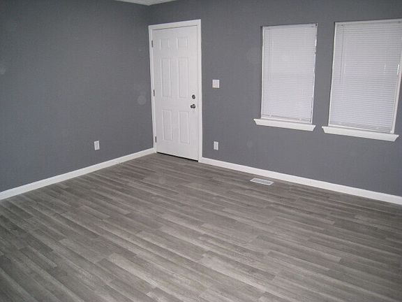 5th image of 4312 N Elizabeth St