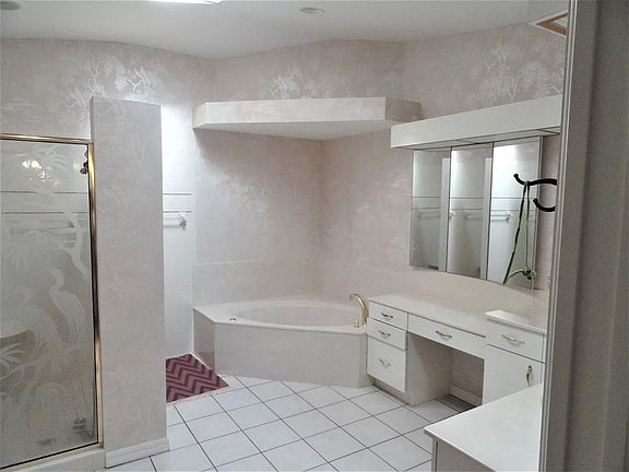 5th image of 527 Villa Park Dr #527