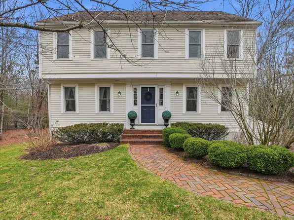 17 Oak St, Plympton, MA 02367