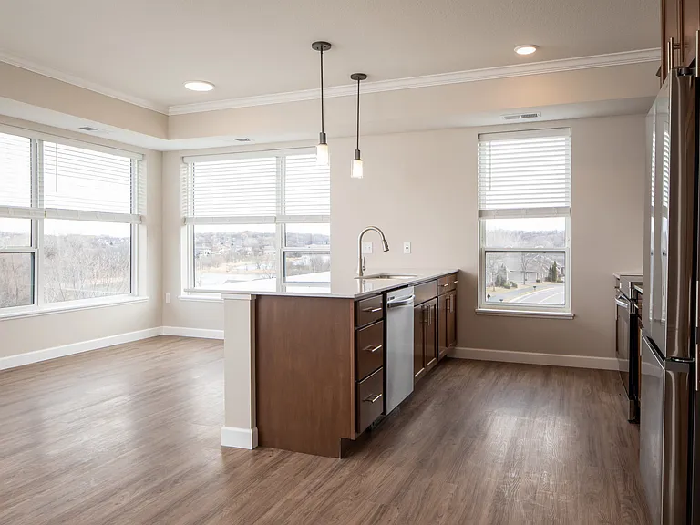 Jeffers Waterfront Apartments — Photo 37