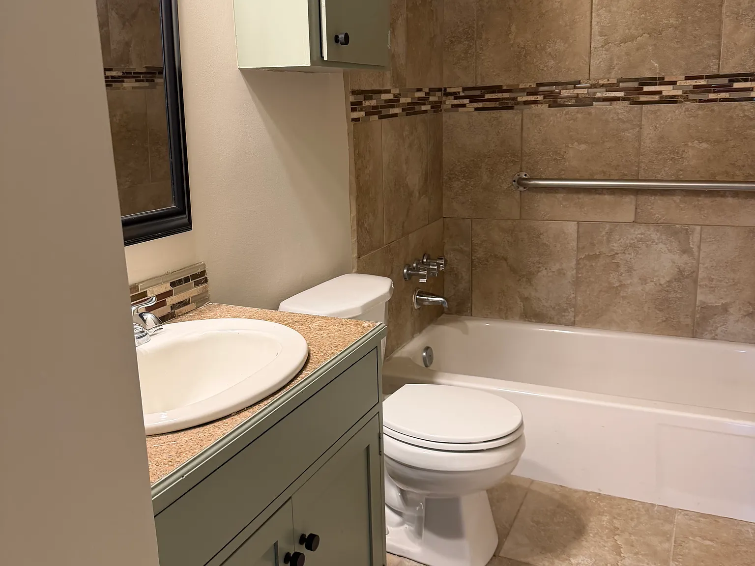 3 bed, 1.5 bath, 1382 sqft, $1,500 — Photo 4