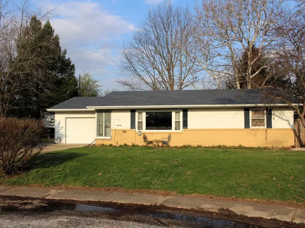 8 Edgelea Cir, Clinton, IL 61727