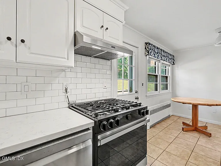 20 Meyer Pl — Photo 8