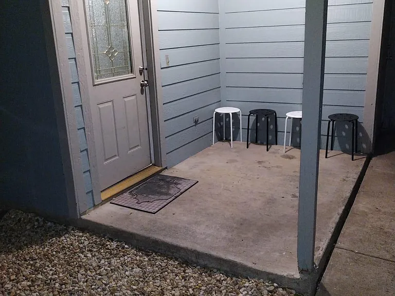 1521 E Thomas St — Photo 17