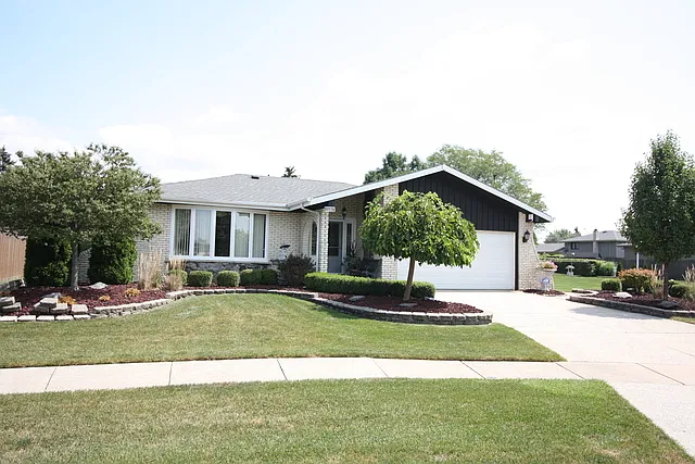 15327 Saint Andrews Dr photo 1