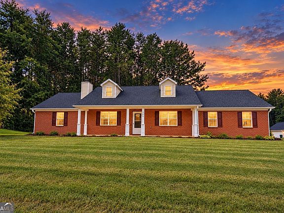 2nd image of 302 Lacebark Ln