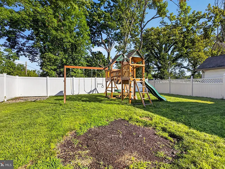 21 E Redman Ave — Photo 80