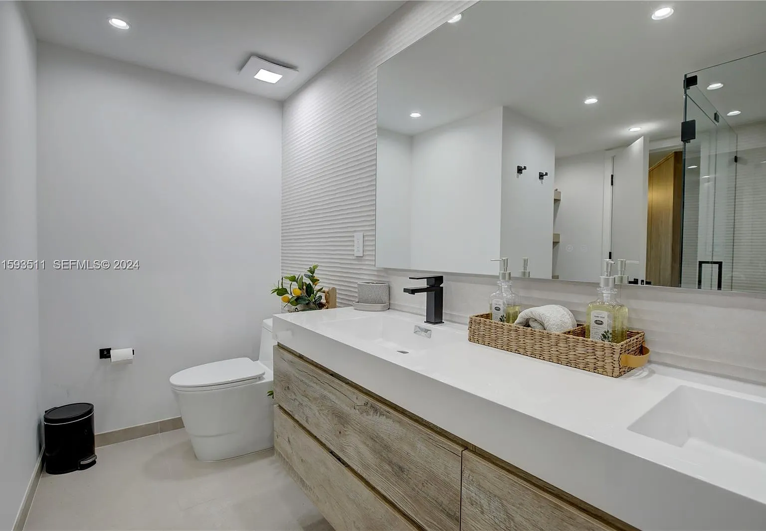 1121 Crandon Blvd — Photo 3