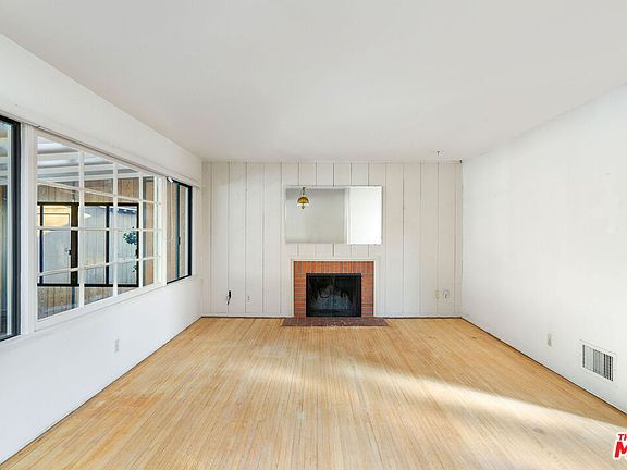 4th image of 2118 Hilton Dr