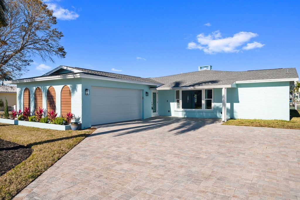 11145 4th St E - Property Image